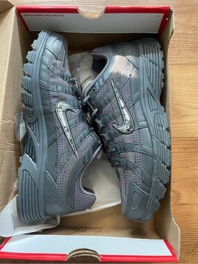 NIKE P-6000 PRM IRON GREY/METALLIC SILVER size 11 men’s